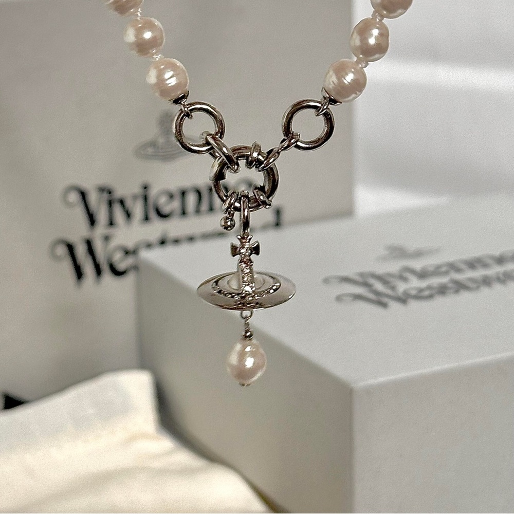Vivienne Westwood Elegant Silver Pearl Necklace - Picture 6 of 12